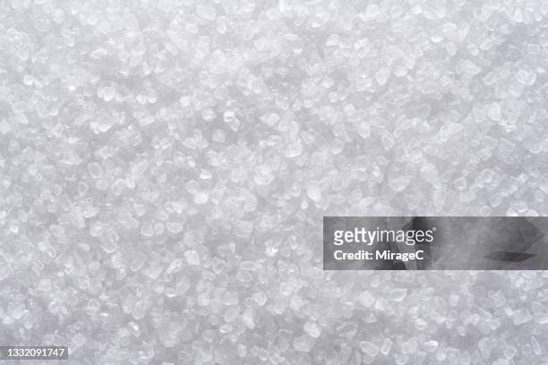 coarse sea salt grains - salt mineral stock-fotos und bilder