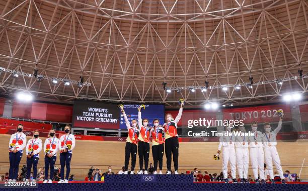 Silver medalist Katie Archibald, Neah Evans, Laura Kenny and Josie Knight of Team Great Britain, gold medalist Franziska Brausse, Lisa Brennauer,...