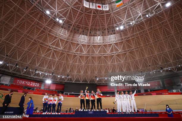 Silver medalist Katie Archibald, Neah Evans, Laura Kenny and Josie Knight of Team Great Britain, gold medalist Franziska Brausse, Lisa Brennauer,...