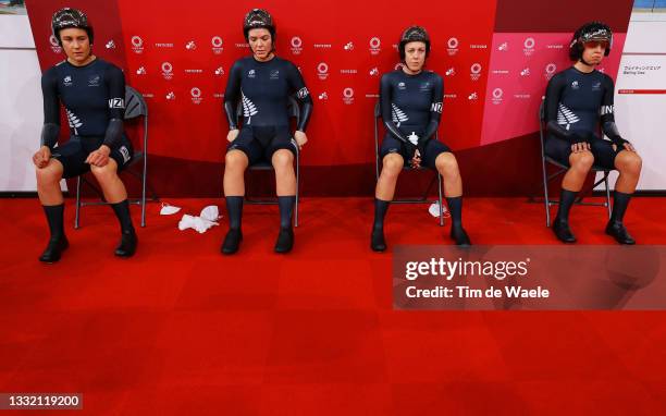 Jaime Nielsen, Holly Edmondston, Rushlee Buchanan, and Bryony Botha of Team New Zealand prepares for the race prior to the Women's team pursuit first...