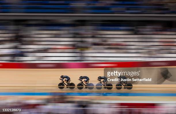 Aaron Gate, Campbell Stewart, Regan Gough and Jordan Kerby of Team New Zealand sprint during the Men´s team pursuit qualifying of the Track Cycling...