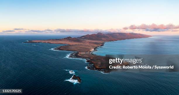 aerial view of punta jandia, atlantic ocean, fuerteventura - fuerteventura fotografías e imágenes de stock