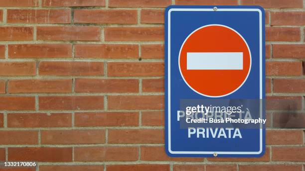 private property (in italian: "proprietà privata") sign on brick wall in italy - private property stock pictures, royalty-free photos & images