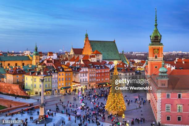 poland, masovian voivodeship, warsaw, christmas evening at castle square - royal castle warsaw stock pictures, royalty-free photos & images