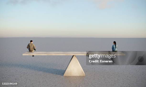 concepto de igualdad de género - equidad de genero fotografías e imágenes de stock