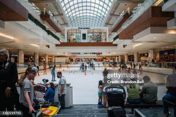 120 Galleria Mall Houston Images, Stock Photos, 3D objects, & Vectors