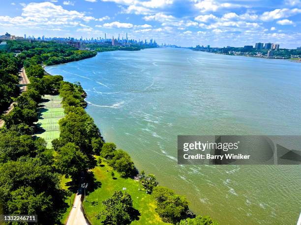 looking down at riverside park, nyc - riverside park manhattan stock pictures, royalty-free photos & images