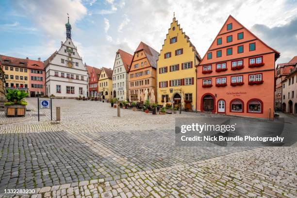 rothenburg ob der tauber, germany. - städtischer platz stock-fotos und bilder