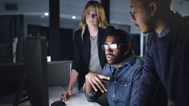 https://media.gettyimages.com/id/1332285438/video/4k-video-footage-of-a-team-of-businesspeople-having-a-late-night-meeting-in-their-office.jpg?b=1&s=640x640&k=20&c=YQQz0JeoK_f0xRKF1zpWIX0z0CmU6YakMqrPKmau4i4=