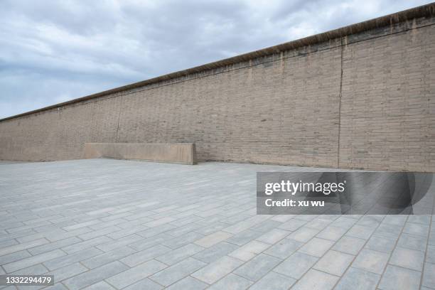 marble floor of ancient wall of gray bricks - muro fortificado imagens e fotografias de stock