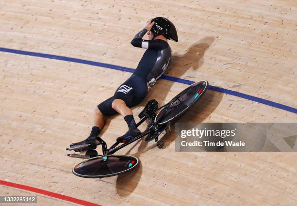 Regan Gough of Team New Zealand reacts to crashing during the Men's team pursuit finals, bronze medal of the track cycling on day twelve of the Tokyo...