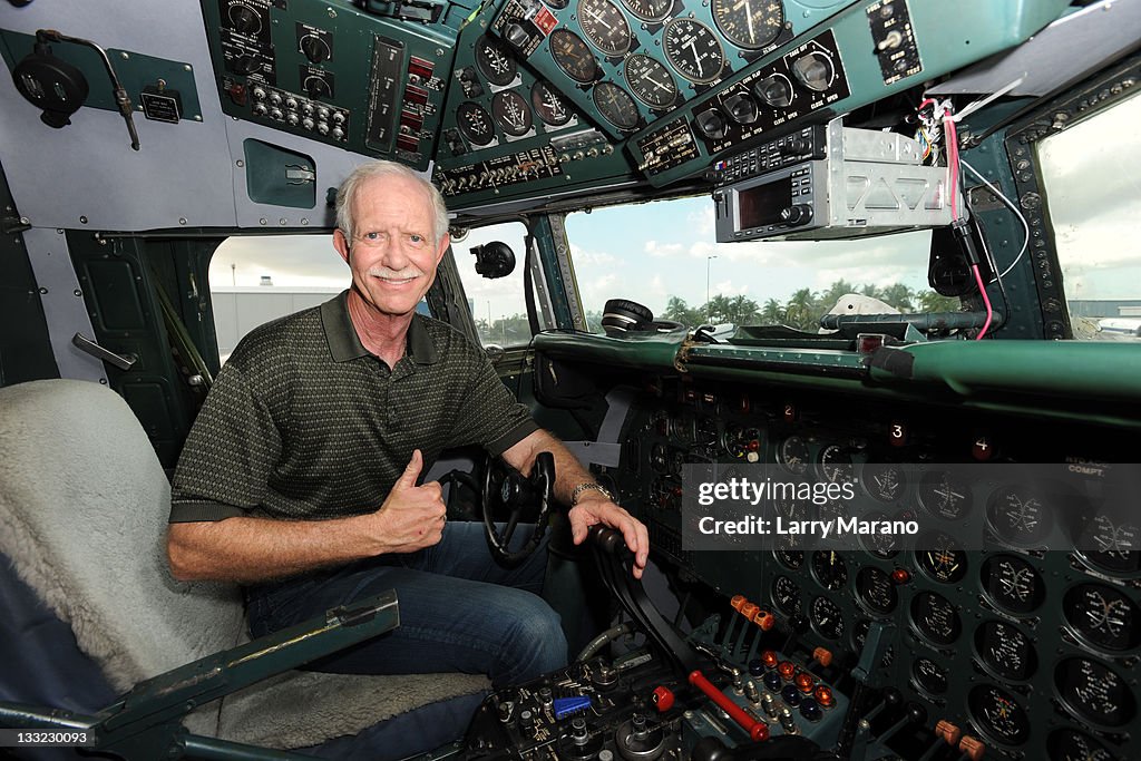 Captain "Sully" Sullenberger And Co-pilot Jeff Skiles, a "Hero Crew" Pose On The Historical 1958 DC7