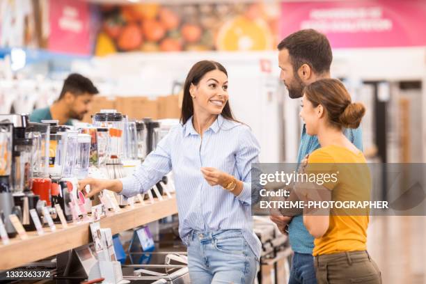 customers receiving assistance - consumer electronics trade fair stock pictures, royalty-free photos & images