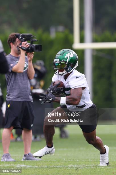 Sharrod Neasman of the New York Jets works out during a morning practice at Atlantic Health Jets Training Center on July 29, 2021 in Florham Park,...