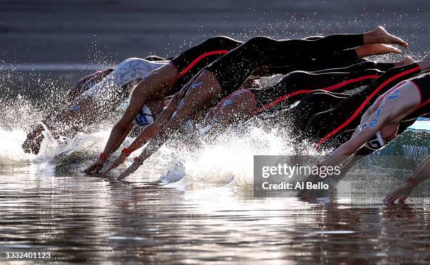 Swimmers start the race in the Men's 10km Marathon Swimming on day thirteen of the Tokyo 2020 Olympic Games at Odaiba Marine Park on August 05, 2021...