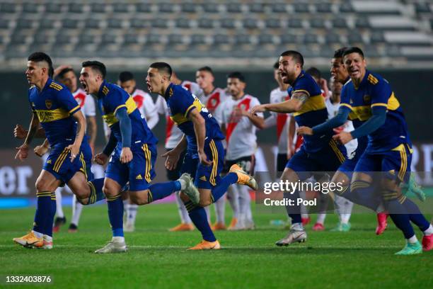 Jorman Campuzano, Cristian Pavón, Gonzalo Sandez, Marcelo Weigandt and Marcos Rojo of Boca Juniors celebrate winning in the shootout after a round of...