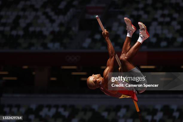 Damian Warner of Team Canada competes in the Men's Decathlon Pole Vault on day thirteen of the Tokyo 2020 Olympic Games at Olympic Stadium on August...