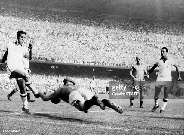 Swedish goalkeeper Kalle Svensson dives to block the ball in front of Brazilian forward Ademir 09 July 1950 in Rio de Janeiro during their World Cup...
