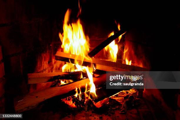 close-up of wood burning in a fireplace - fyrfat bildbanksfoton och bilder