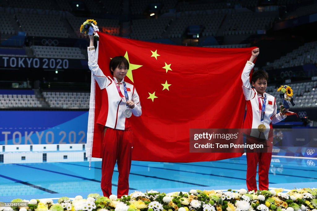 Silver medalist Yuxi Chen of Team China and gold medalist Hongchan Silver medalist Yuxi Chen of Team China and gold medalist Hongchan