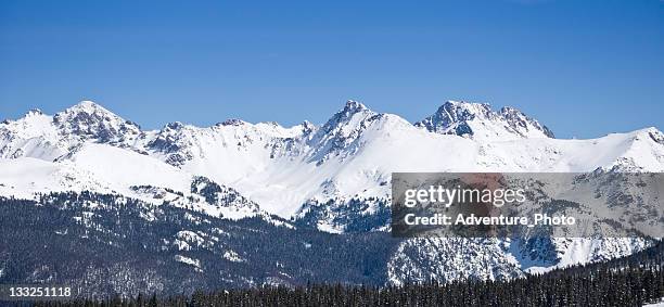 vail, colorado vista panoramica delle montagne monti gore - vail foto e immagini stock