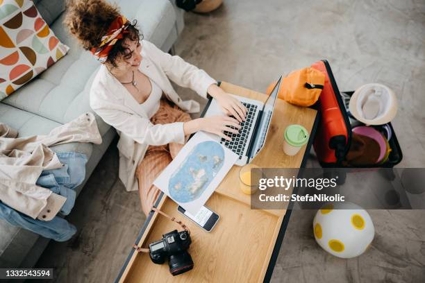 woman preparing for road trip - project traveller stock pictures, royalty-free photos & images