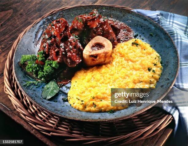 ossobuco 1 - osso bucco stock-fotos und bilder