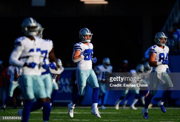 Dalton Schultz of the Dallas Cowboys and teammates warm up prior to the 2021 NFL preseason Hall of Fame Game against the Pittsburgh Steelers at Tom...