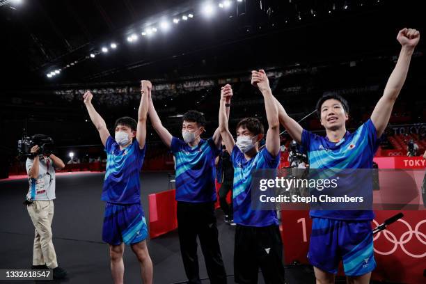 Cameraman films Team Japan players Harimoto Tomokazu , Koki Niwa , Mizutani Jun , and coach Yosuke Kurashima celebrate after winning their Men's Team...