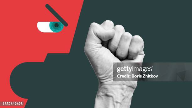 protest. - puño en alto fotografías e imágenes de stock
