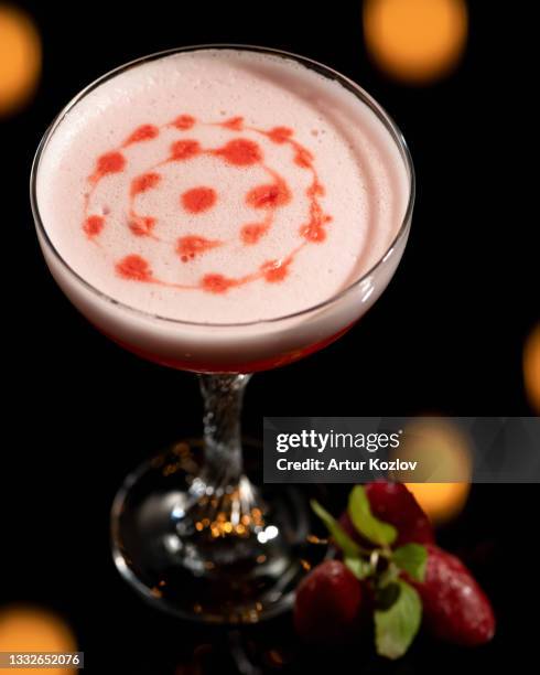 Frothy Cocktail Frothy Cocktail Photos and Premium High Res Pictures - Getty Images