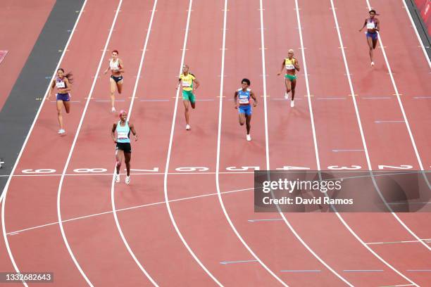 Shaunae Miller-Uibo of Team Bahamas reacts as she crosses the finish line winning the gold medal in the Women's 400m Final on day fourteen of the...