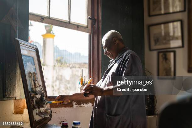 aquarela em ouro preto - artista - fotografias e filmes do acervo