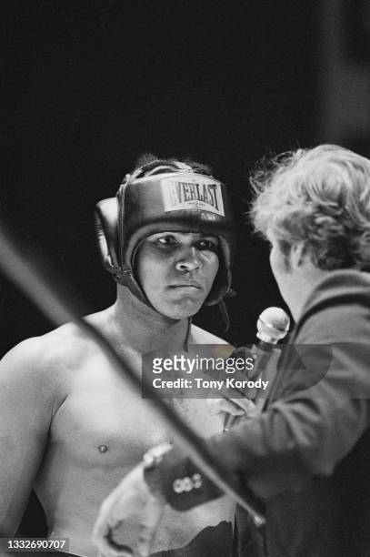 Le boxeur américain Mohamed Ali se prépare pour le championnat du 24 septembre à Kinshasa où il affrontera George Foreman. Salt Lake City, le 1er...