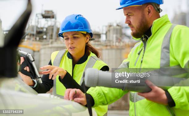 female engineer at chemical plant - oil refinery imagens e fotografias de stock