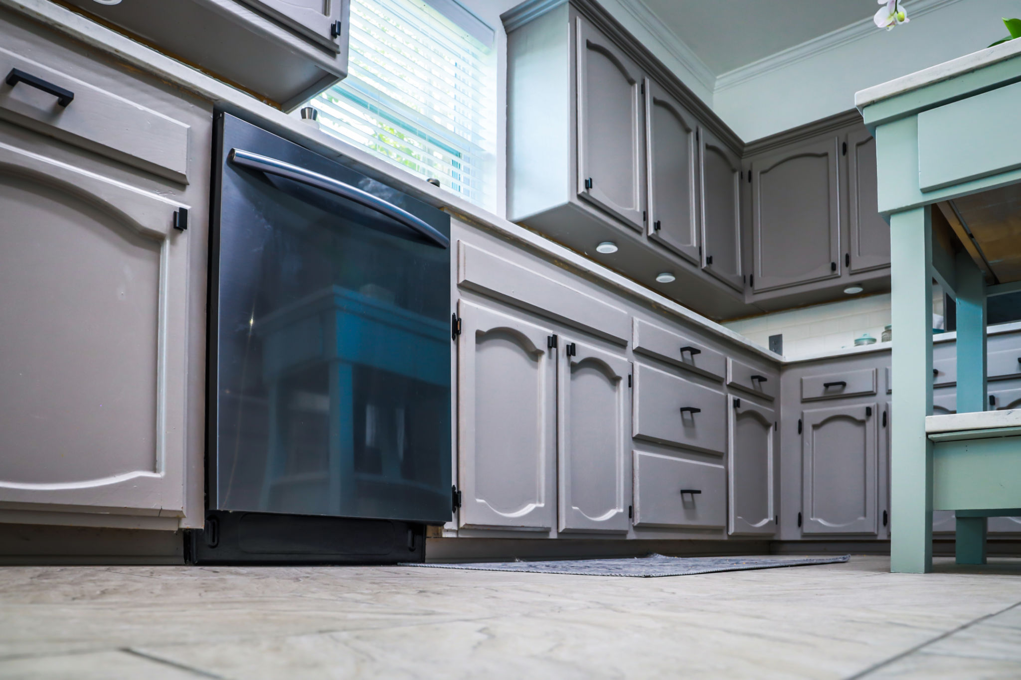 lower kitchen cabinets