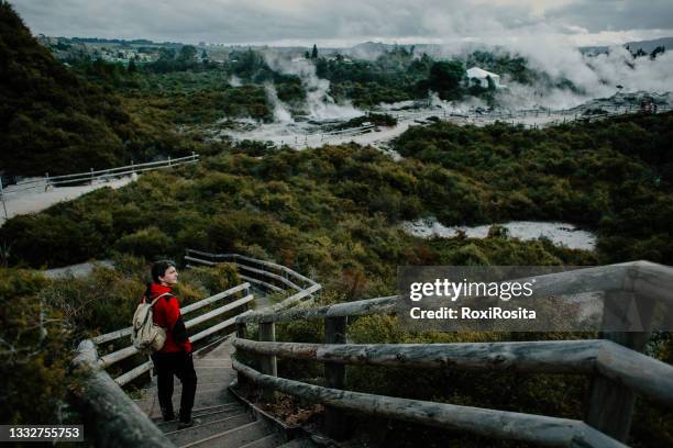 man going down stairs in rotorua new zealand - rotorua stockfoto's en -beelden