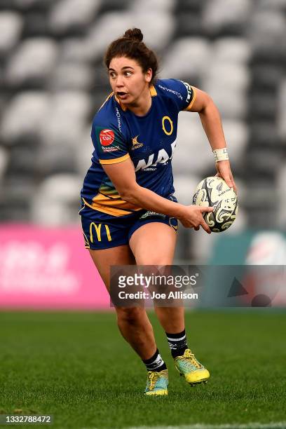 Sheree Hume of the Otago Spirit passes the ball during the round four Farah Palmer Cup match between Otago and Waikato at Forsyth Barr Stadium, on...