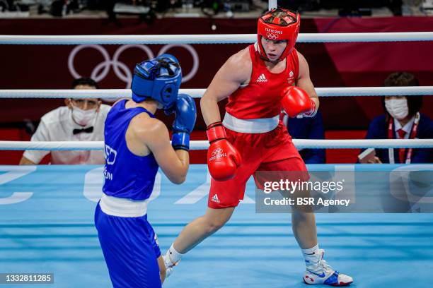 Nouchka Fontijn of Team Netherlands and Lauren Price of Team Great Britain competing on Women's Middle Semi Final during the Tokyo 2020 Olympic Games...