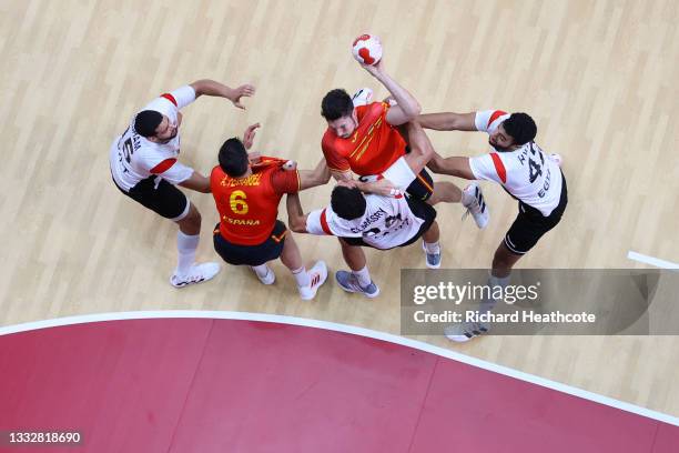 Alex Dujshebaev Dovichebaeva of Team Spain shoots at goal while being challenged by Ibrahim Elmasry and Hassan Kaddah of Team Egypt during the Men's...