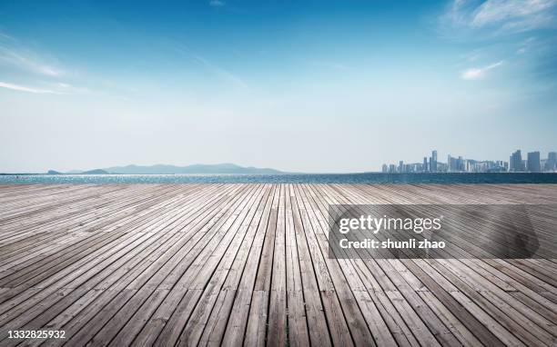 boardwalk by the sea - bulevar fotografías e imágenes de stock