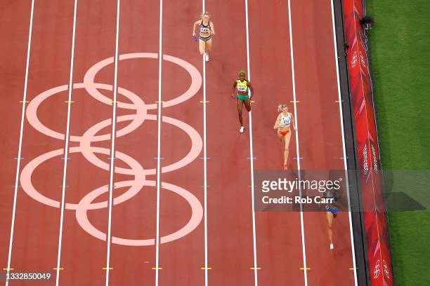 Alicia Brown of Team Canada, Janieve Russell of Team Jamaica, Iga Baumgart-Witan of Team Poland and Allyson Felix of Team United States competes in...