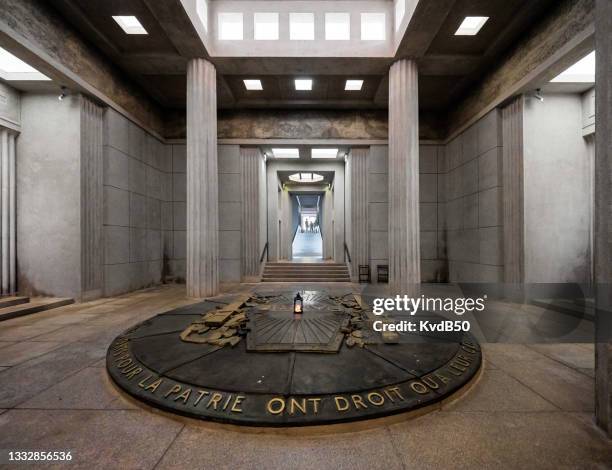 krypta hartmannswillerkopf - département vosges frankreich stock-fotos und bilder