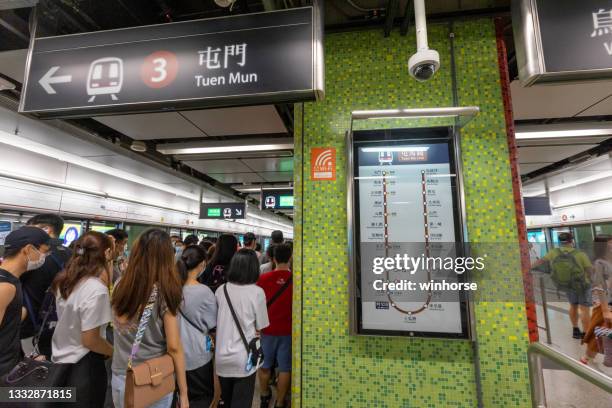 mtr ho man tin station tuen ma line platform in kowloon, hong kong - tuen mun stock pictures, royalty-free photos & images