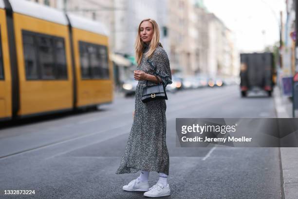 luisteraar Yoghurt Onderhoudbaar 13,150 Balenciaga Dress Photos and Premium High Res Pictures - Getty Images