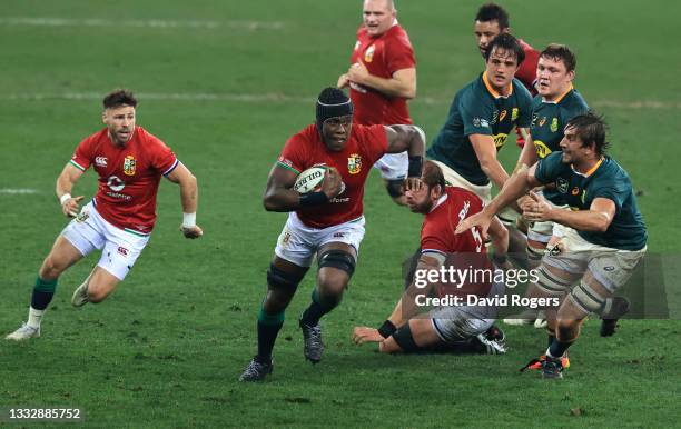 Maro Itoje of British & Irish Lions breaks away from Eben Etzebeth of South Africa during the 3rd Test Match between South Africa and British & Irish...