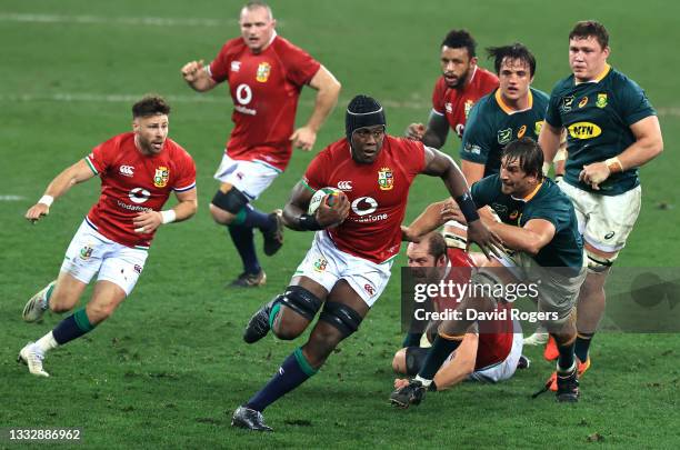 Maro Itoje of British & Irish Lions breaks away from Eben Etzebeth of South Africa during the 3rd Test match between South Africa and British & Irish...