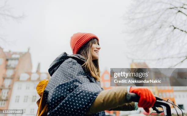 discovering the city by bike - winter cycling stock pictures, royalty-free photos & images