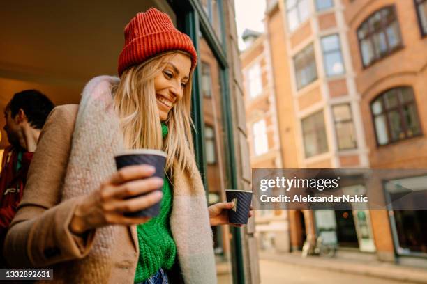 trying out local takeaway coffee - coffe to go stockfoto's en -beelden