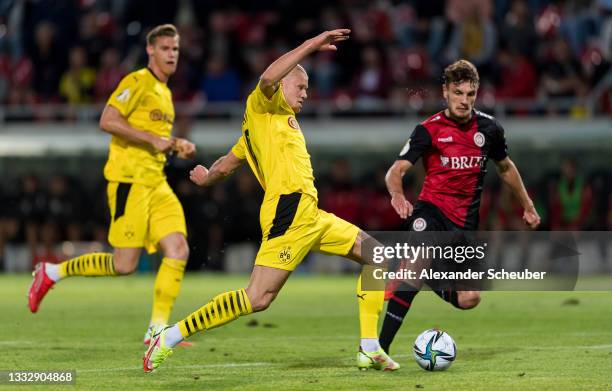SV Wehen Wiesbaden v Borussia Dortmund - DFB Cup: First Round, Fotografía de noticias